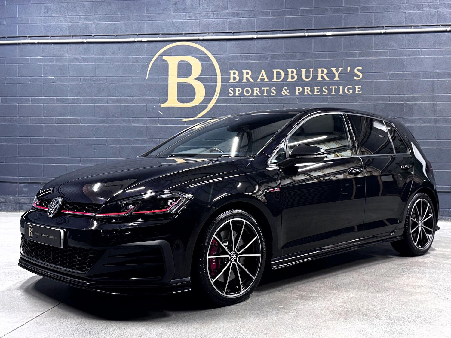 Used Volkswagen Golf 2019 for sale - 76312379: Photo 2