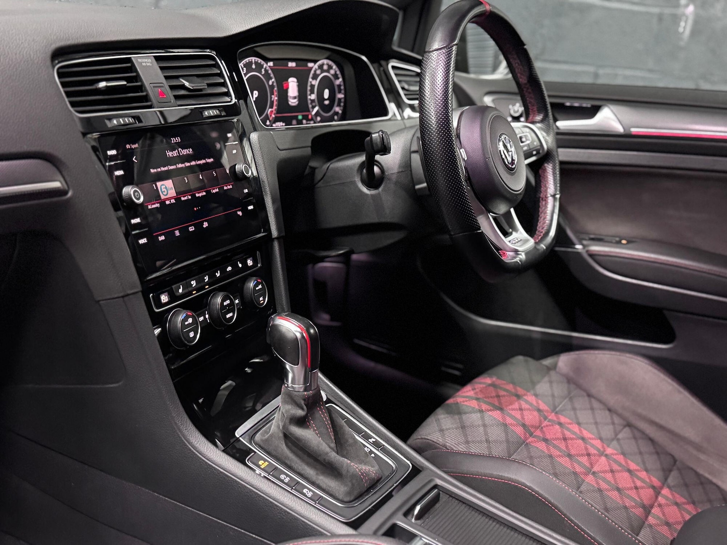 Used Volkswagen Golf 2019 for sale - 76312379: Photo 58