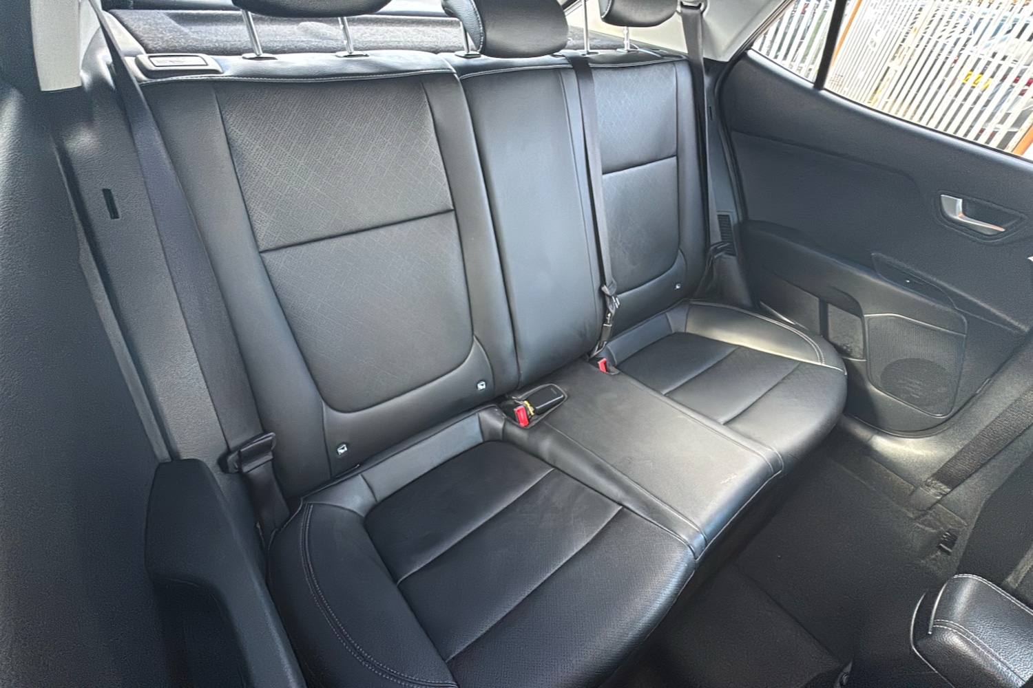 Used Kia Stonic 2023 for sale - 76316078: Photo 12