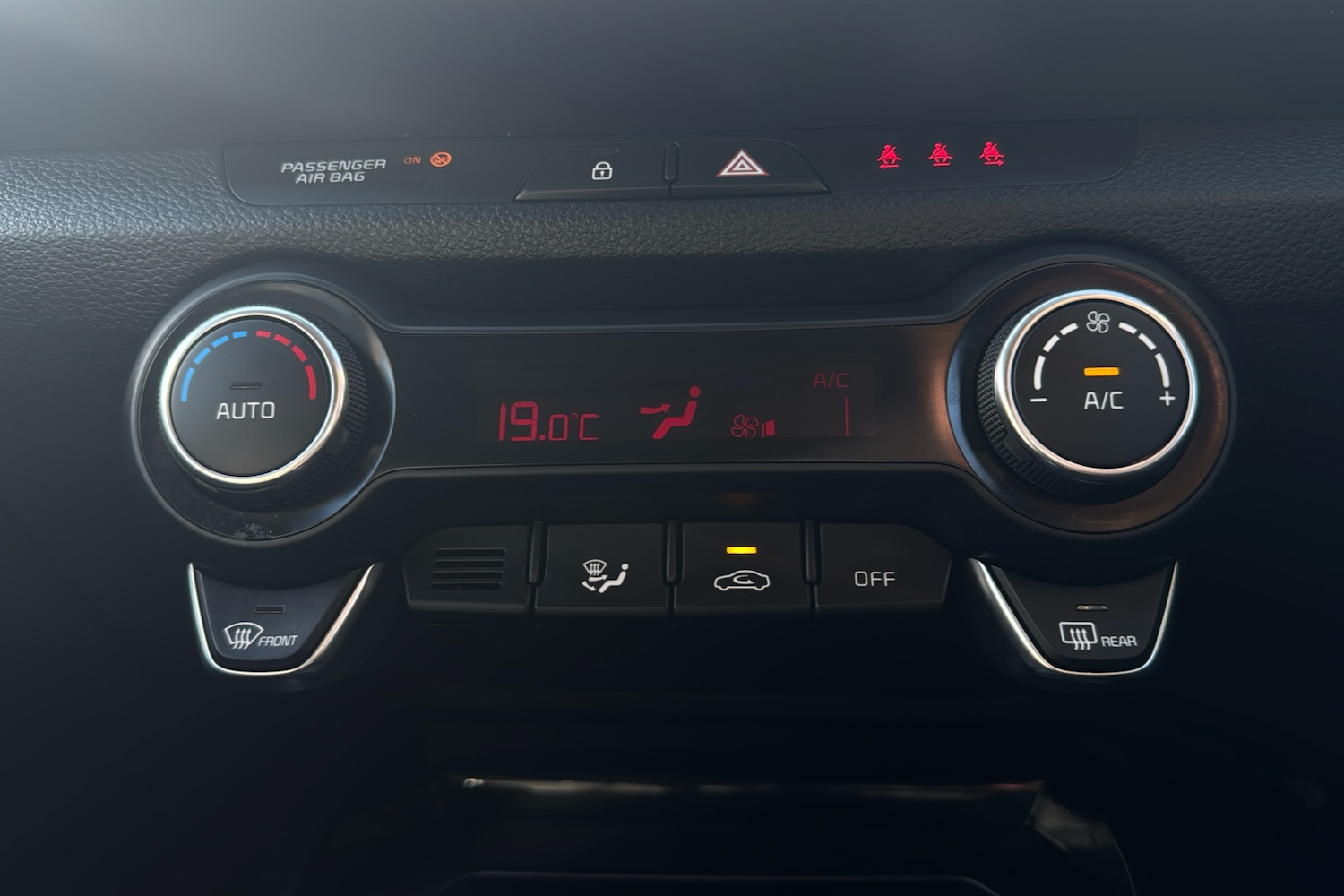 Used Kia Stonic 2023 for sale - 76316078: Photo 16