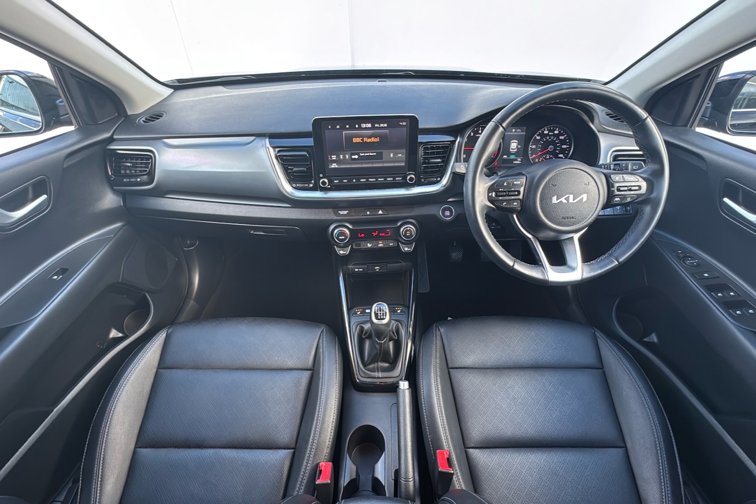 Used Kia Stonic 2023 for sale - 76316078: Photo 9