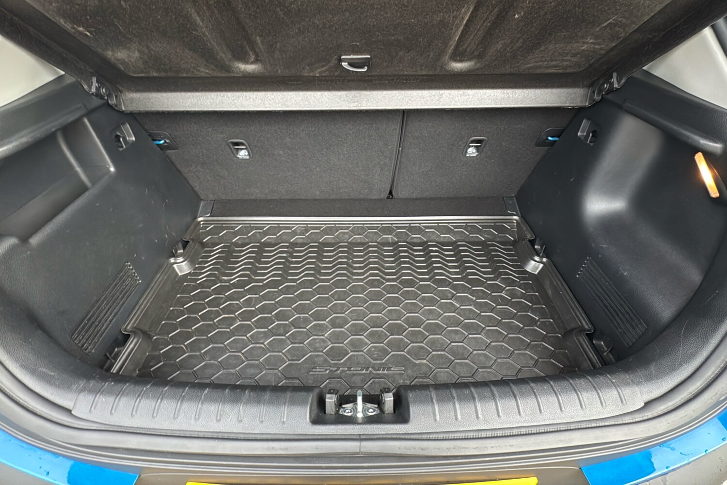 Used Kia Stonic 2023 for sale - 76346703: Photo 19