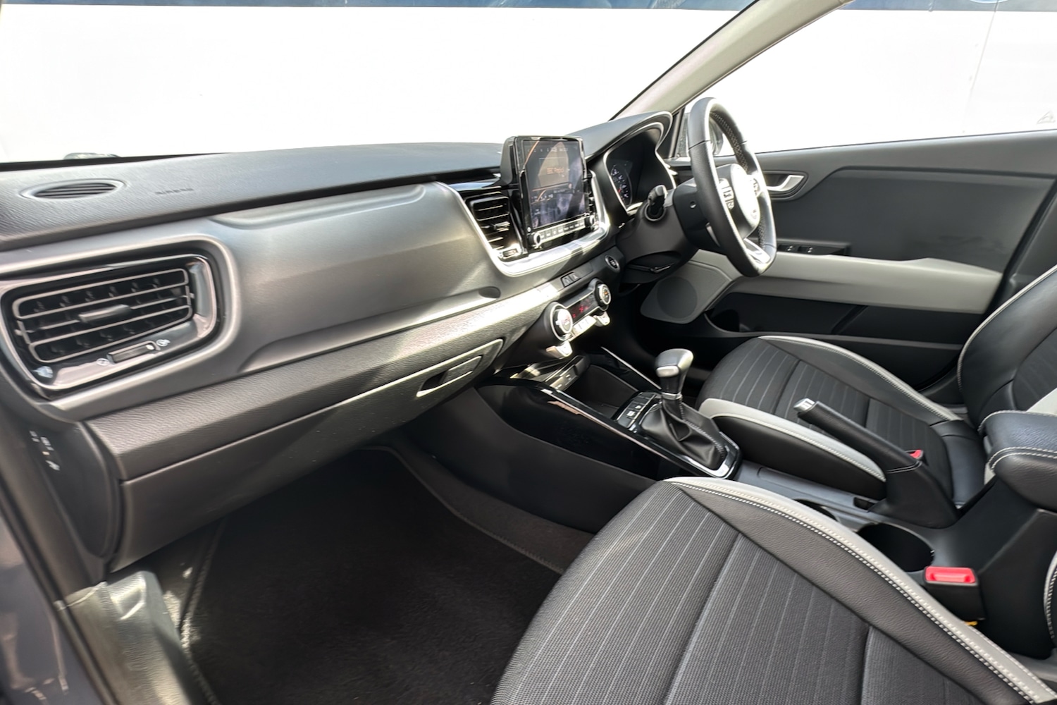 Used Kia Stonic 2022 for sale - 76310498: Photo 11