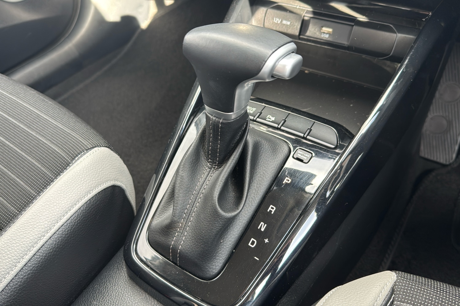 Used Kia Stonic 2022 for sale - 76310498: Photo 13