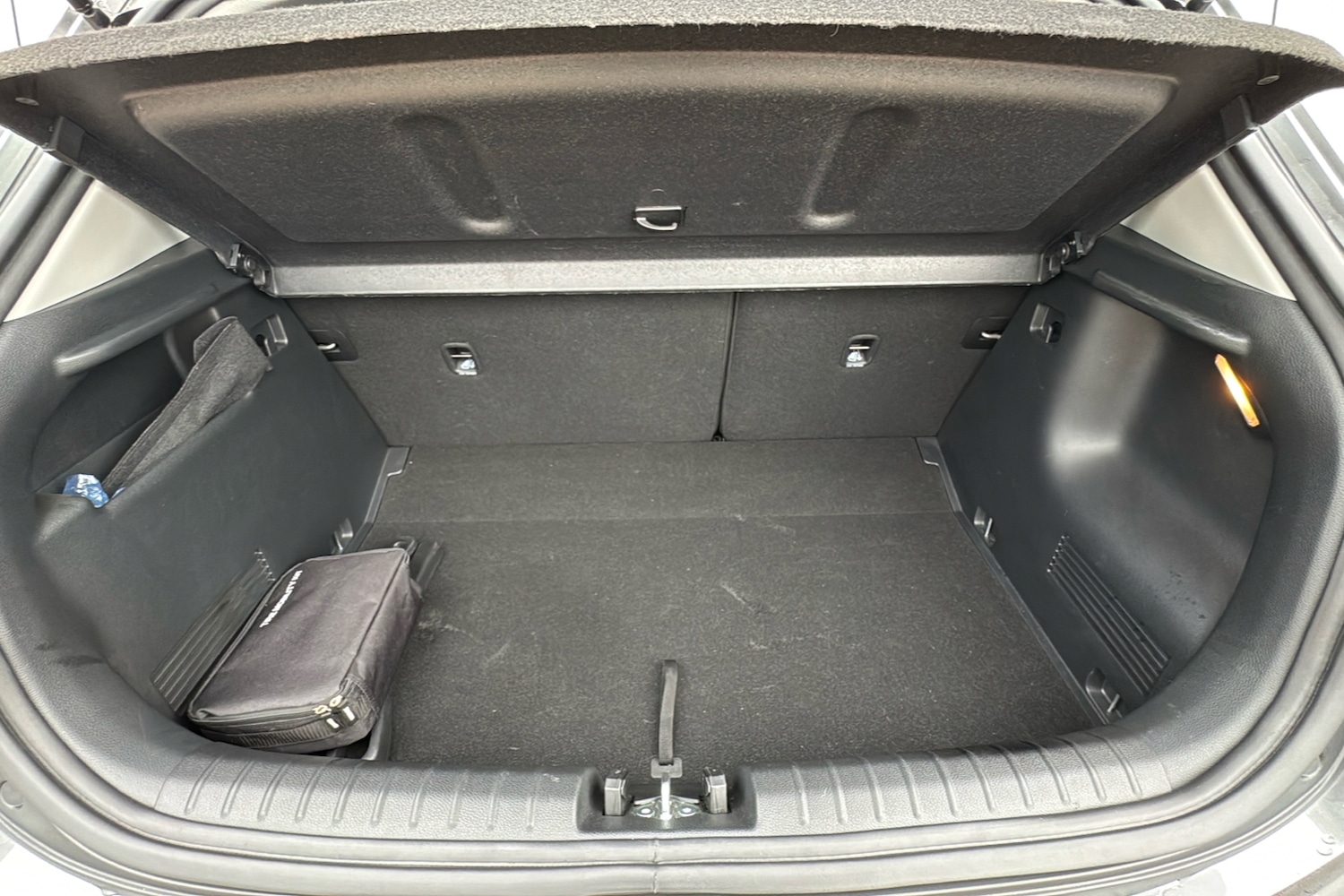 Used Kia Stonic 2024 for sale - 76705310: Photo 19