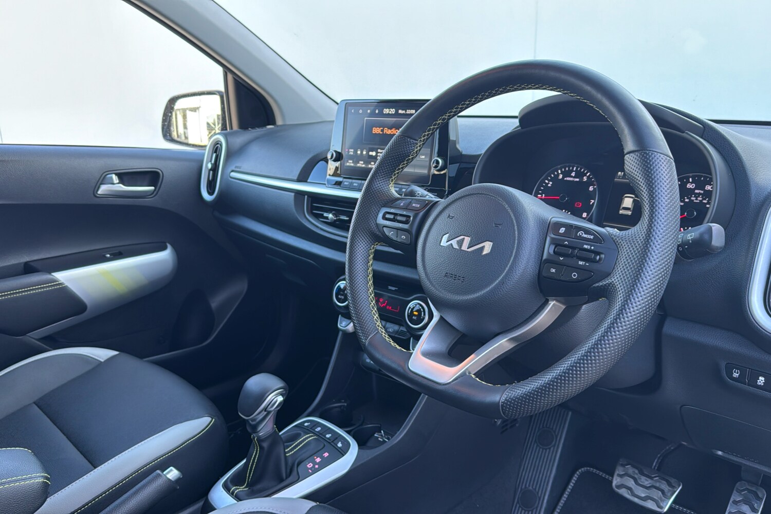 Used Kia Picanto 2023 for sale - 75993610: Photo 10