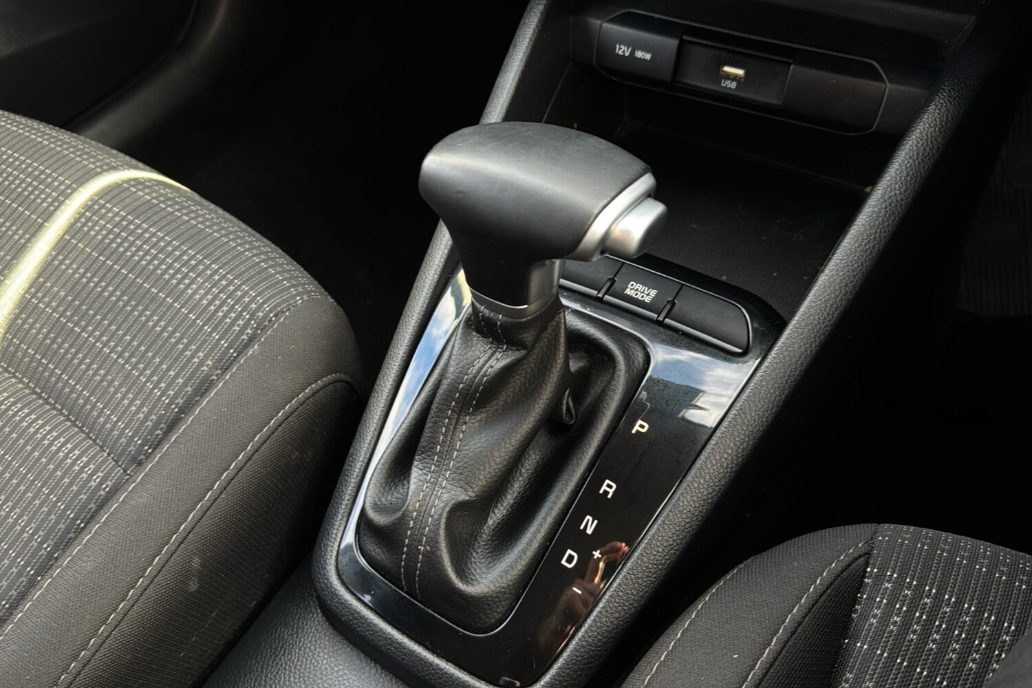 Used Kia Stonic 2024 for sale - 76390860: Photo 13