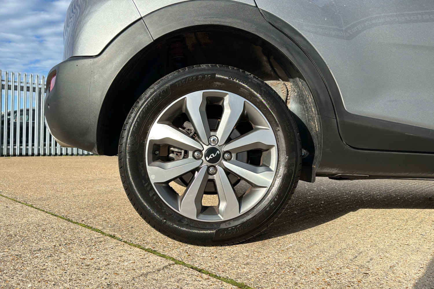 Used Kia Stonic 2024 for sale - 76390860: Photo 8