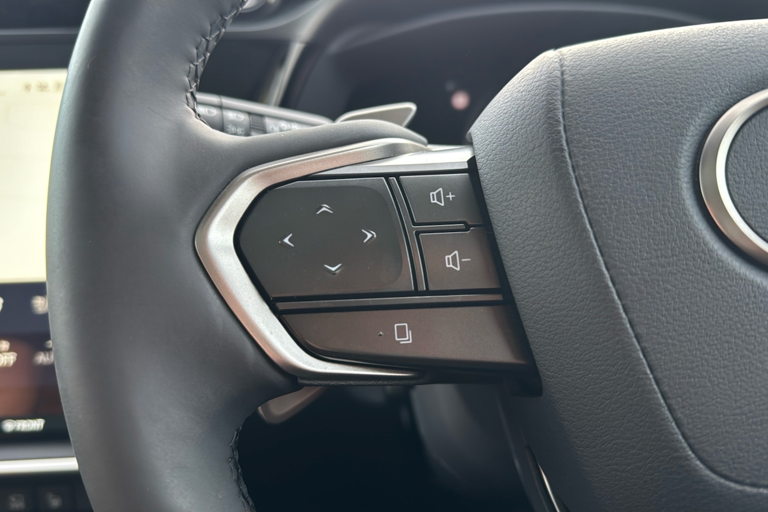 Used Lexus RZ 2024 for sale - 76705389: Photo 17