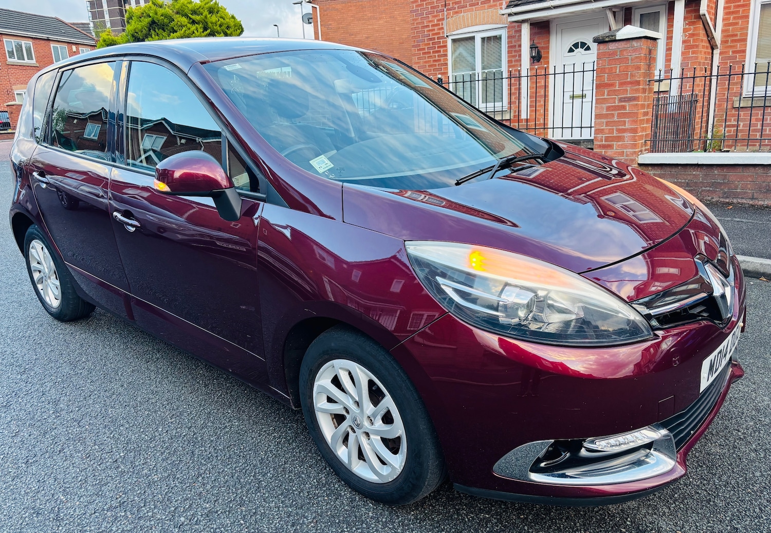 Used Renault Scenic 2014 for sale - 77292882: Photo 2