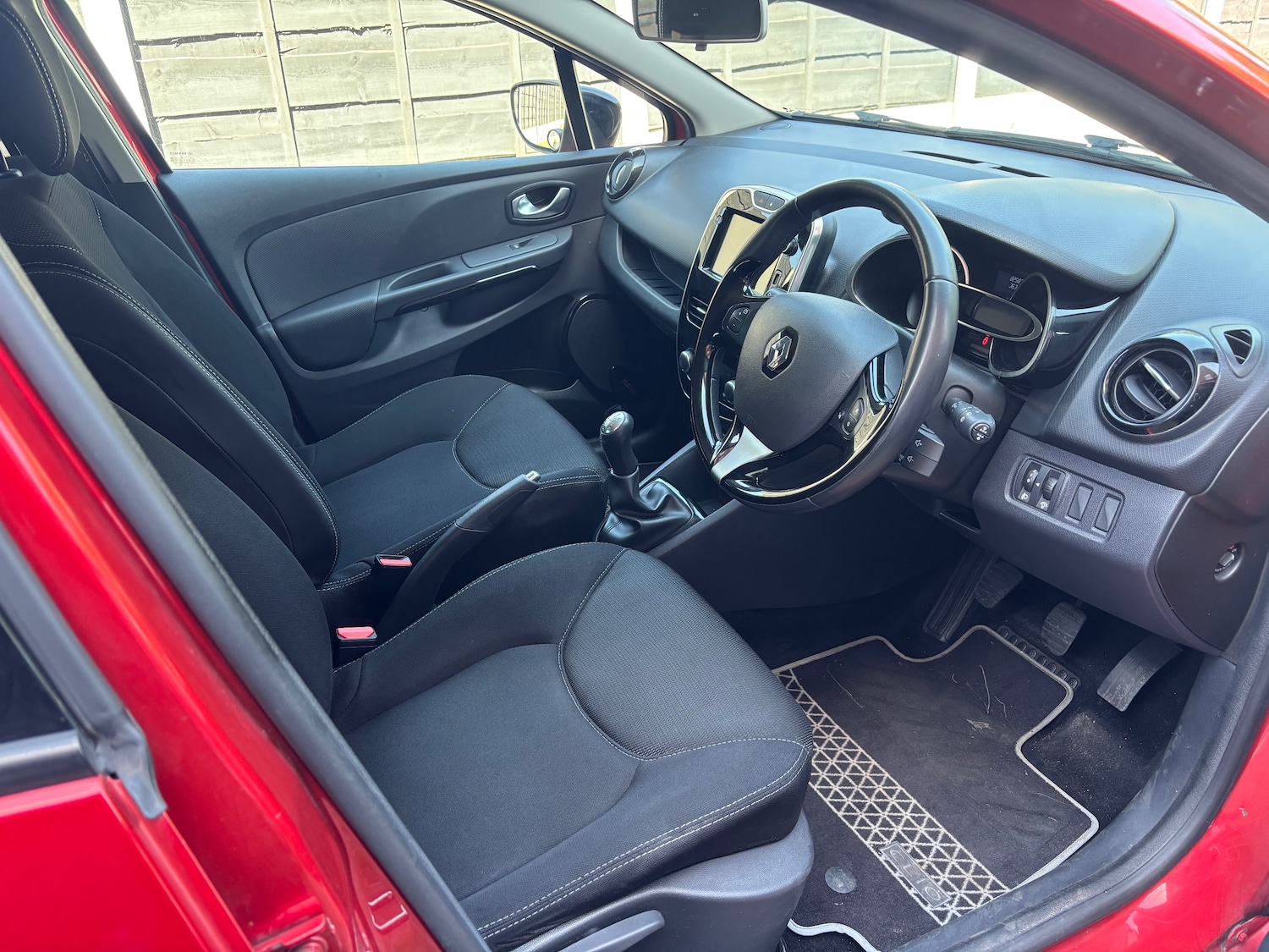 Used Renault Clio 2016 for sale - 76563150: Photo 10