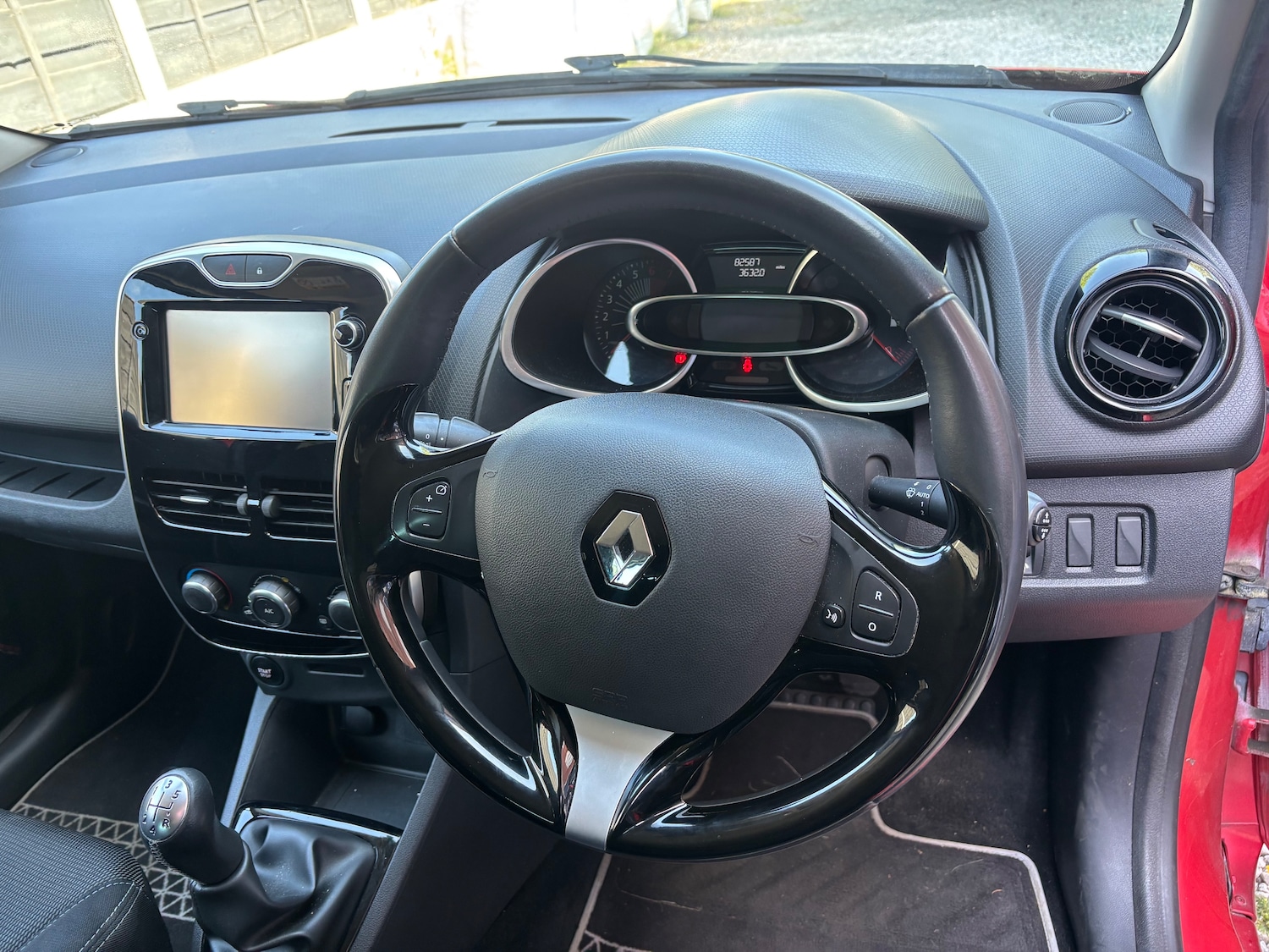 Used Renault Clio 2016 for sale - 76563150: Photo 22