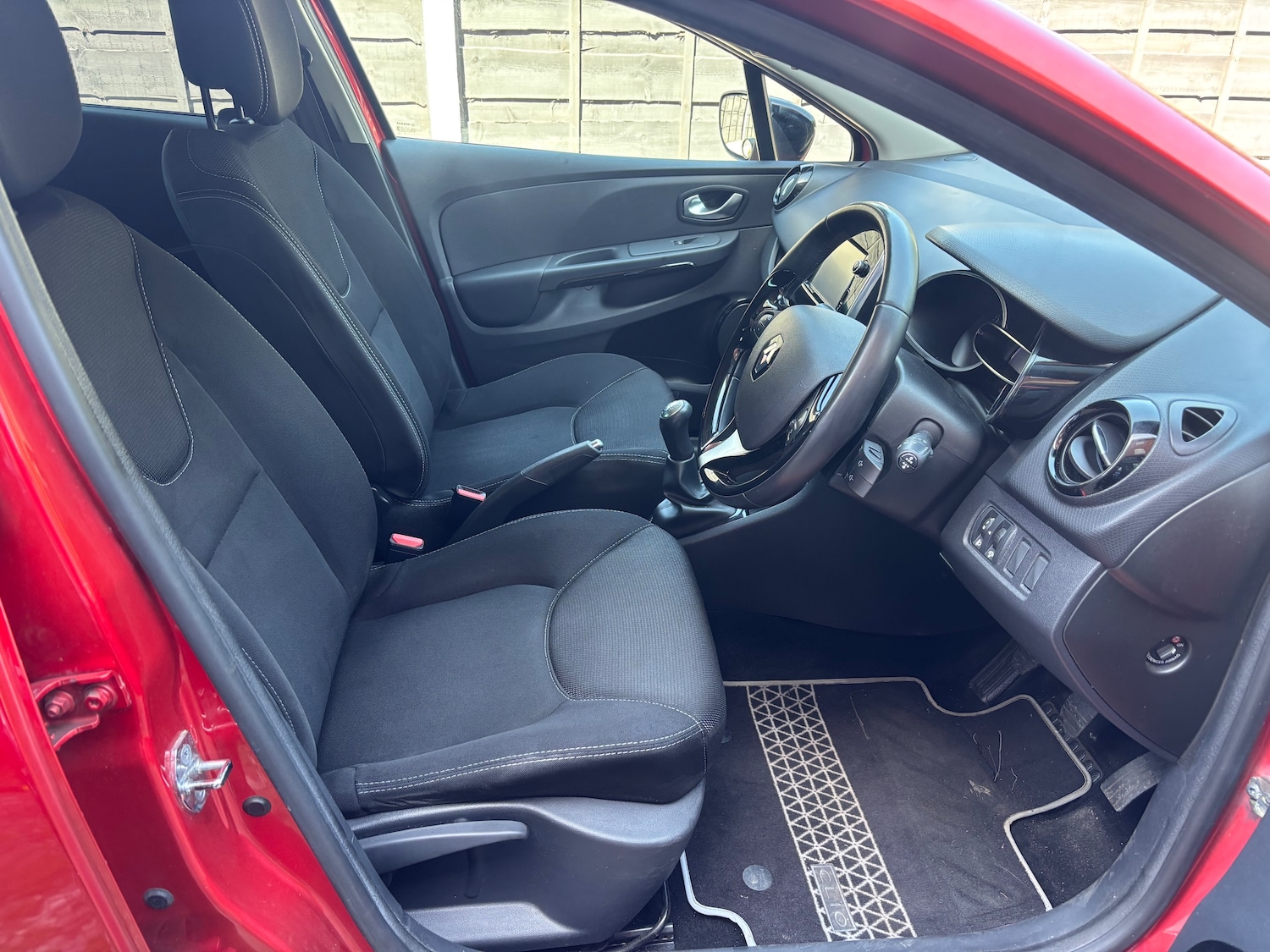 Used Renault Clio 2016 for sale - 76563150: Photo 36