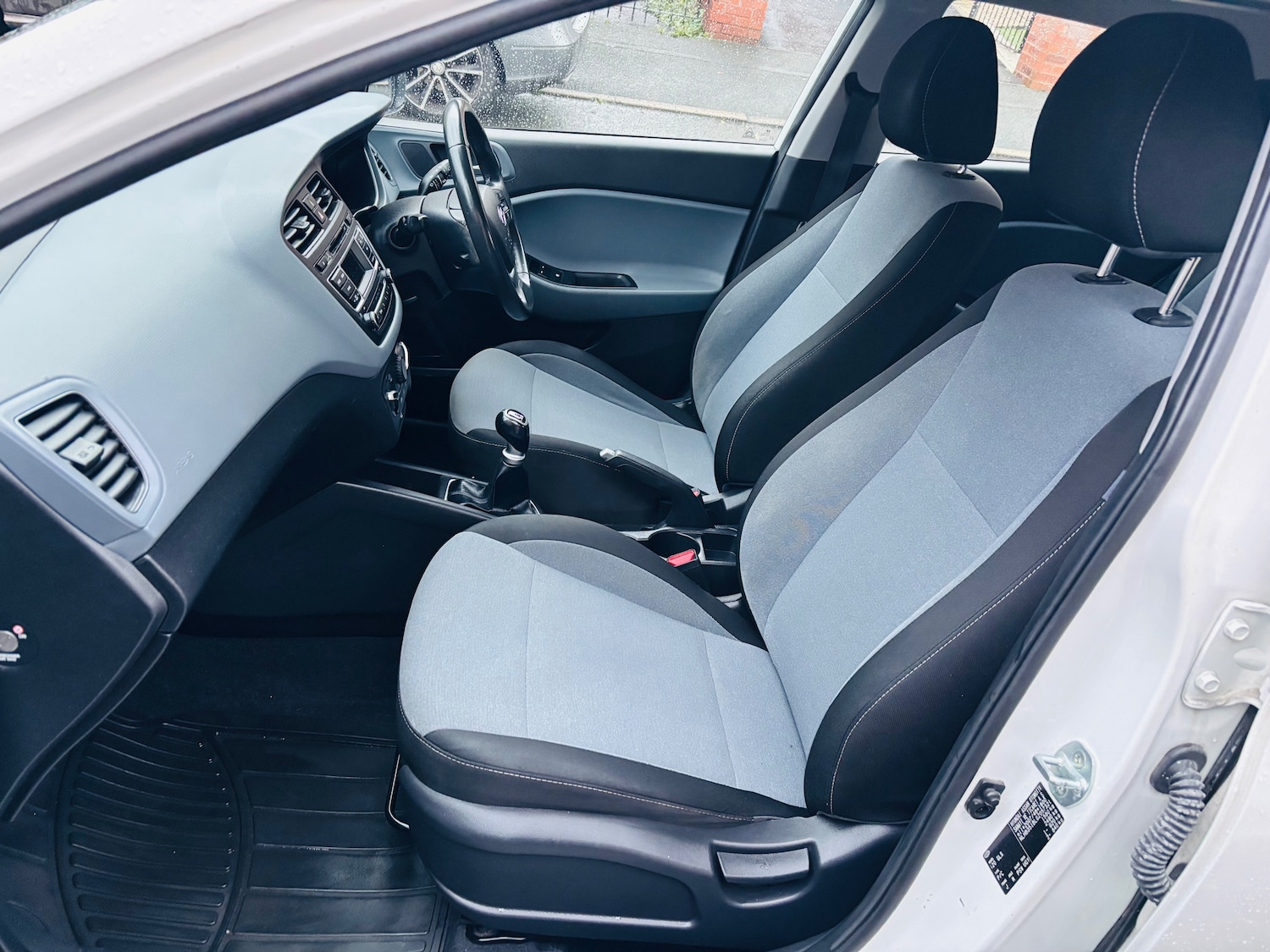 Used Hyundai i20 2015 for sale - 77292880: Photo 5