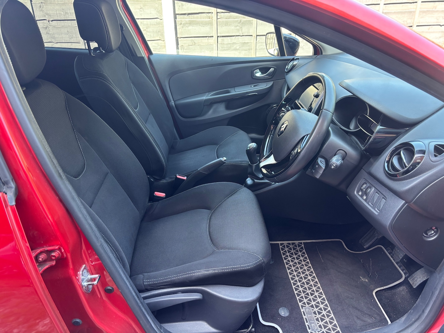 Used Renault Clio 2016 for sale - 77292876: Photo 25