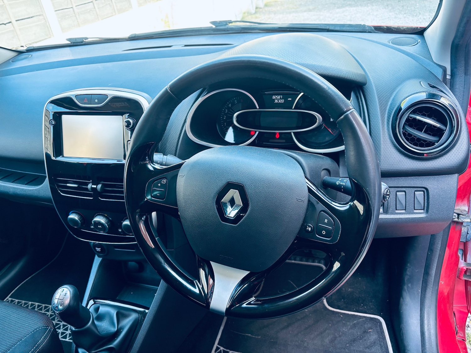 Used Renault Clio 2016 for sale - 77292876: Photo 41