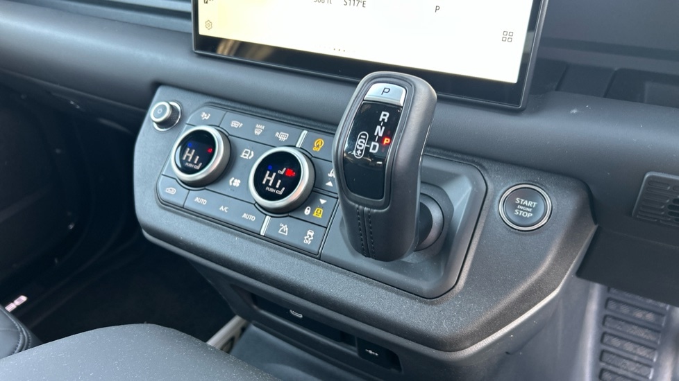 Used Land Rover Defender 2025 for sale - 77071039: Photo 13