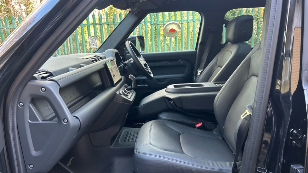 Used Land Rover Defender 2025 for sale - 77071039: Photo 3