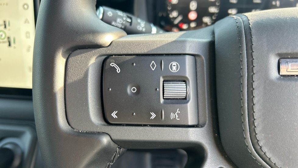 Used Land Rover Defender 2025 for sale - 77071039: Photo 34