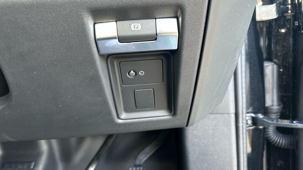 Used Land Rover Defender 2025 for sale - 77071039: Photo 38