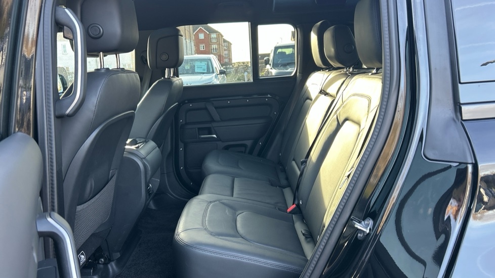 Used Land Rover Defender 2025 for sale - 77071039: Photo 4