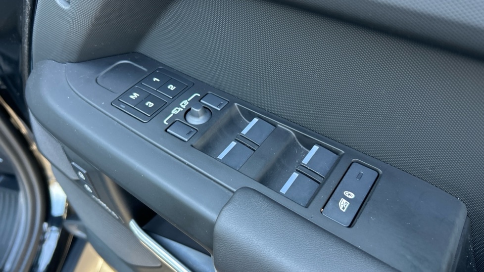 Used Land Rover Defender 2025 for sale - 77071039: Photo 43