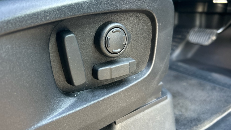 Used Land Rover Defender 2025 for sale - 77071039: Photo 45