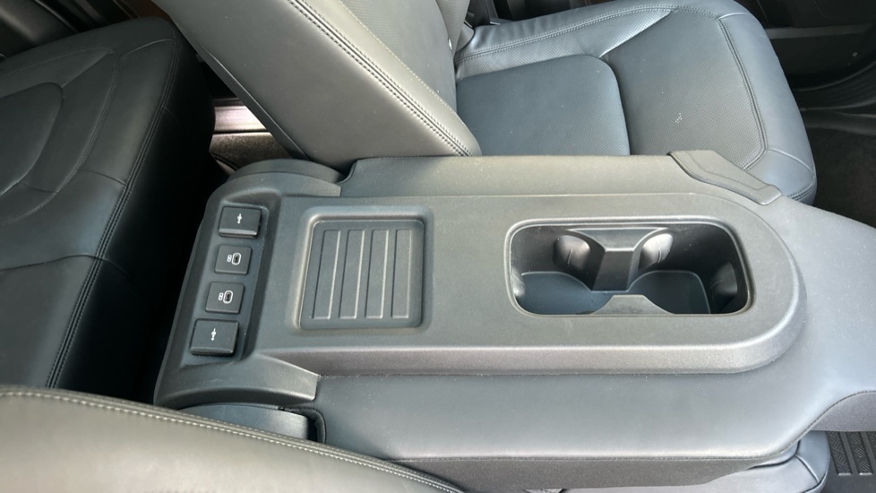 Used Land Rover Defender 2025 for sale - 77071039: Photo 54