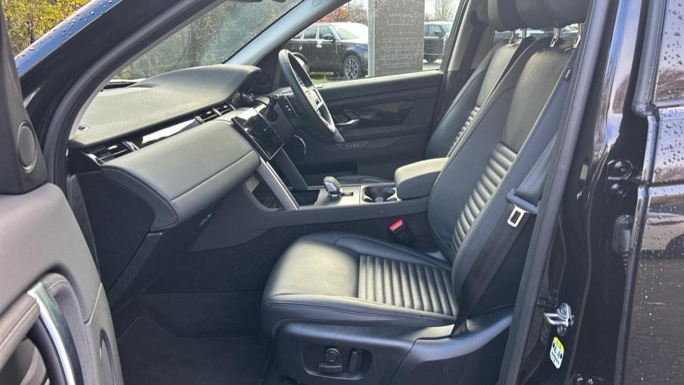 Used Land Rover Discovery Sport 2025 for sale - 76872042: Photo 3