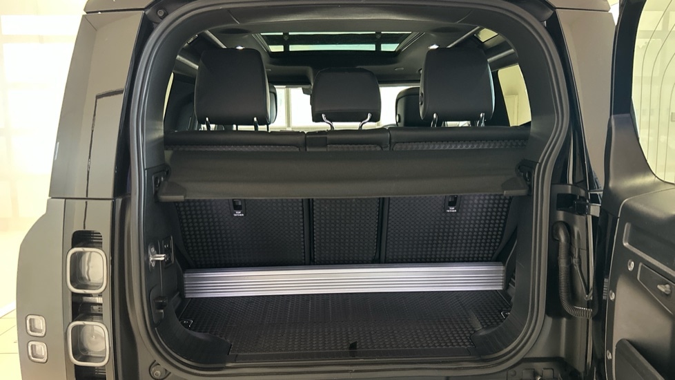 Used Land Rover Defender 2022 for sale - 76868938: Photo 10