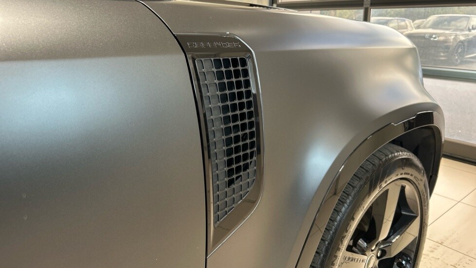 Used Land Rover Defender 2022 for sale - 76868938: Photo 20