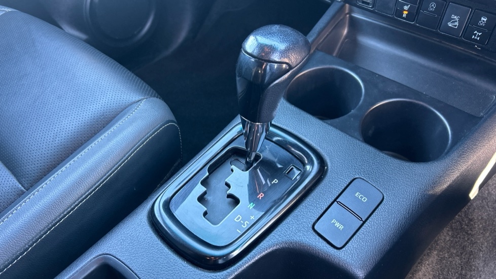 Used Toyota Hilux 2023 for sale - 76660990: Photo 31