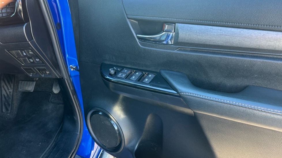 Used Toyota Hilux 2023 for sale - 76660990: Photo 32