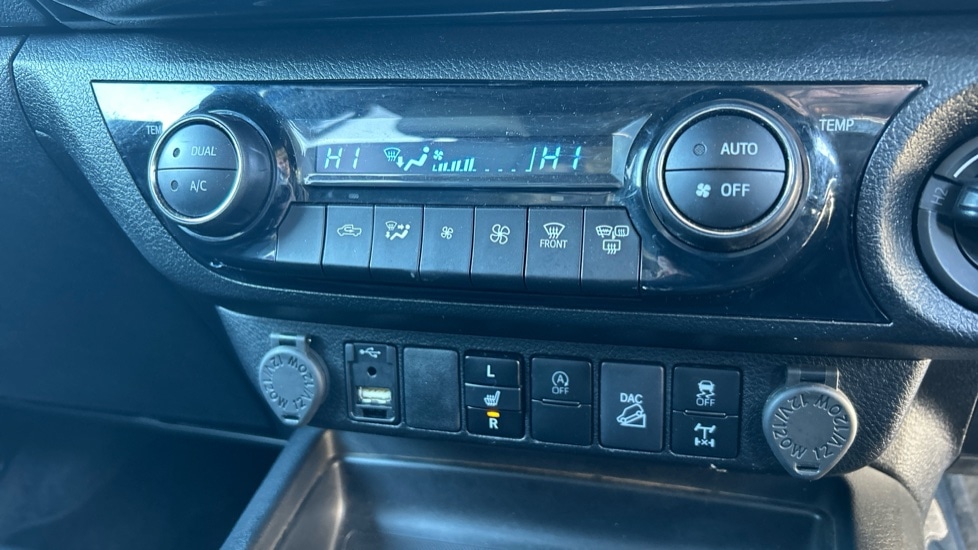 Used Toyota Hilux 2023 for sale - 76660990: Photo 36