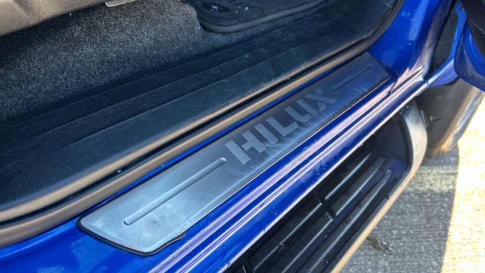 Used Toyota Hilux 2023 for sale - 76660990: Photo 39