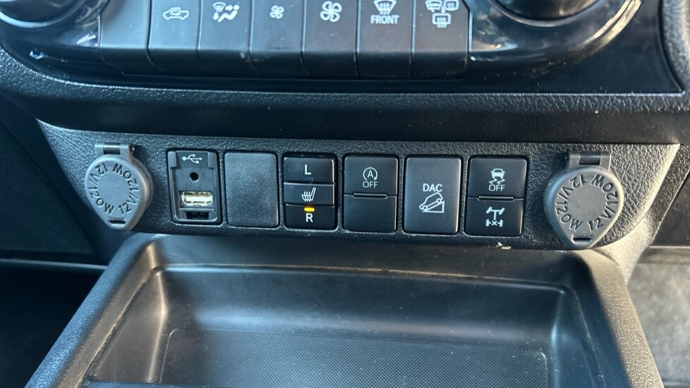 Used Toyota Hilux 2023 for sale - 76660990: Photo 50