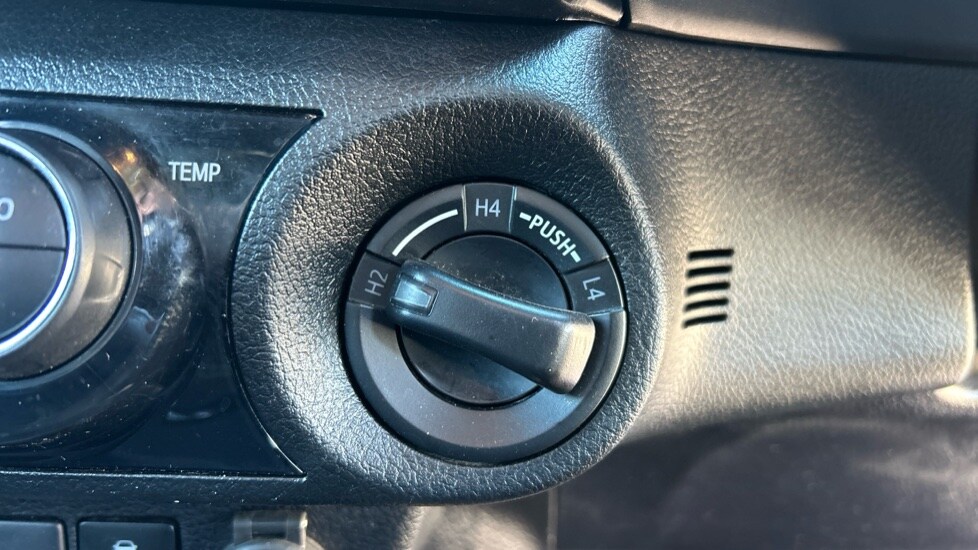 Used Toyota Hilux 2023 for sale - 76660990: Photo 58