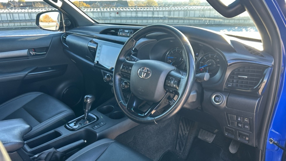 Used Toyota Hilux 2023 for sale - 76660990: Photo 9