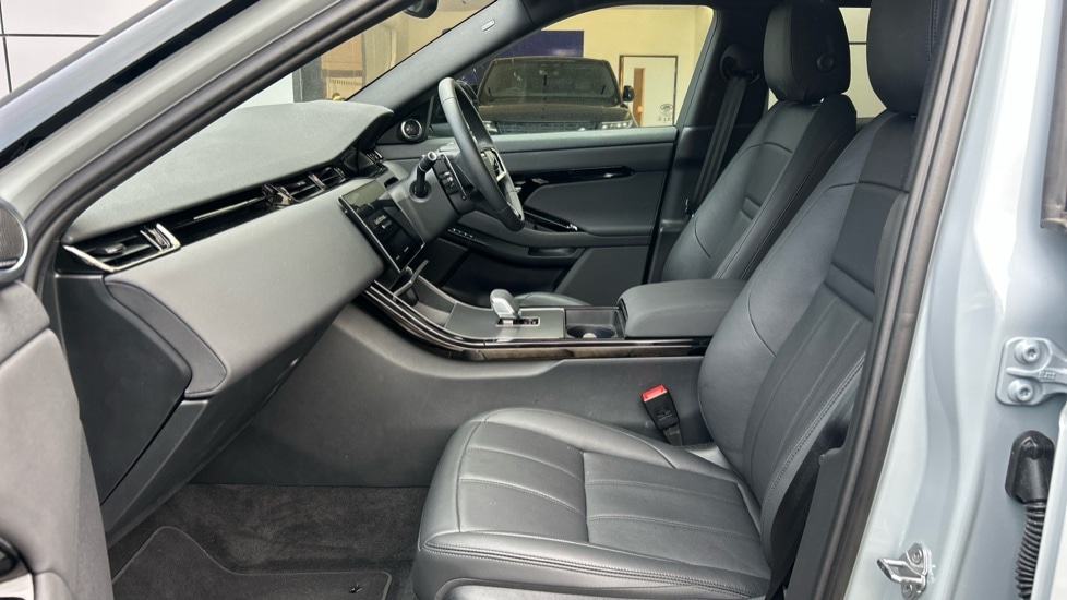 Used Land Rover Range Rover Evoque 2025 for sale - 76556900: Photo 3