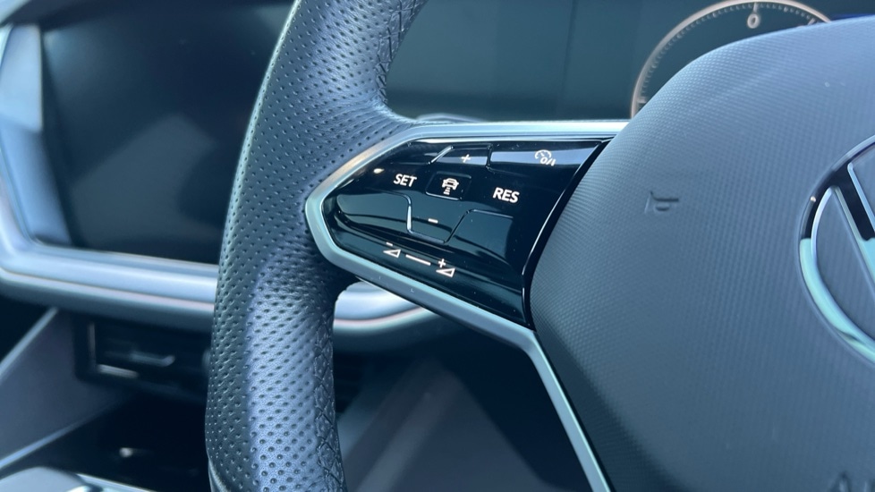 Used Volkswagen Touareg 2023 for sale - 76960179: Photo 37