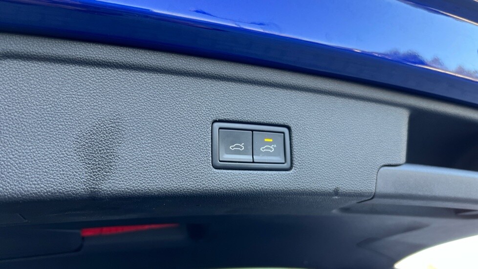 Used Volkswagen Touareg 2023 for sale - 76960179: Photo 56