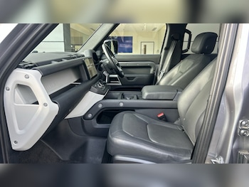 Used Land Rover Defender 2023 for sale - 76361771: Photo