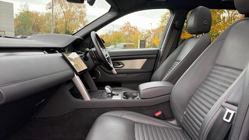 Used Land Rover Discovery Sport 2024 for sale - 76870136: Photo 3