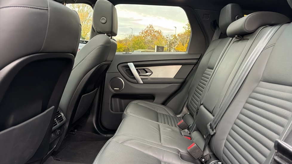 Used Land Rover Discovery Sport 2024 for sale - 76870136: Photo 4