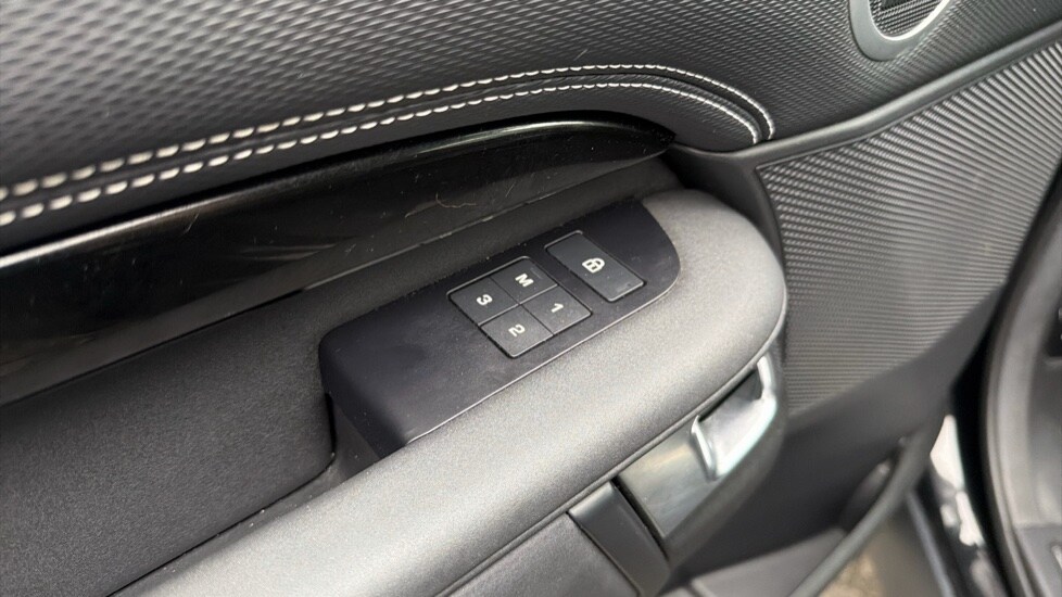 Used Land Rover Discovery 2021 for sale - 76597978: Photo 34