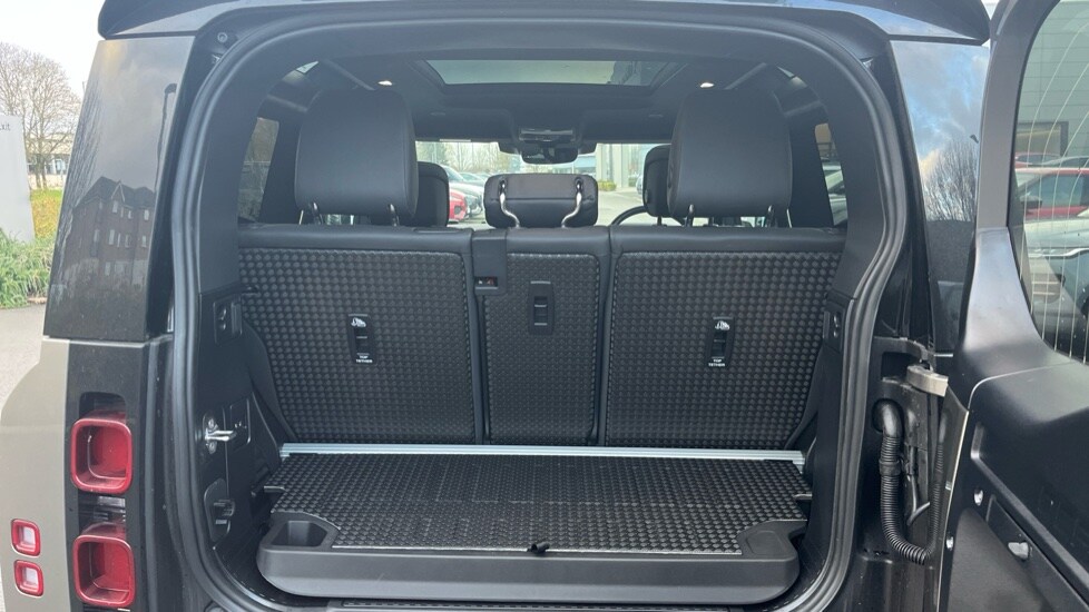 Used Land Rover Defender 2025 for sale - 76874945: Photo 10