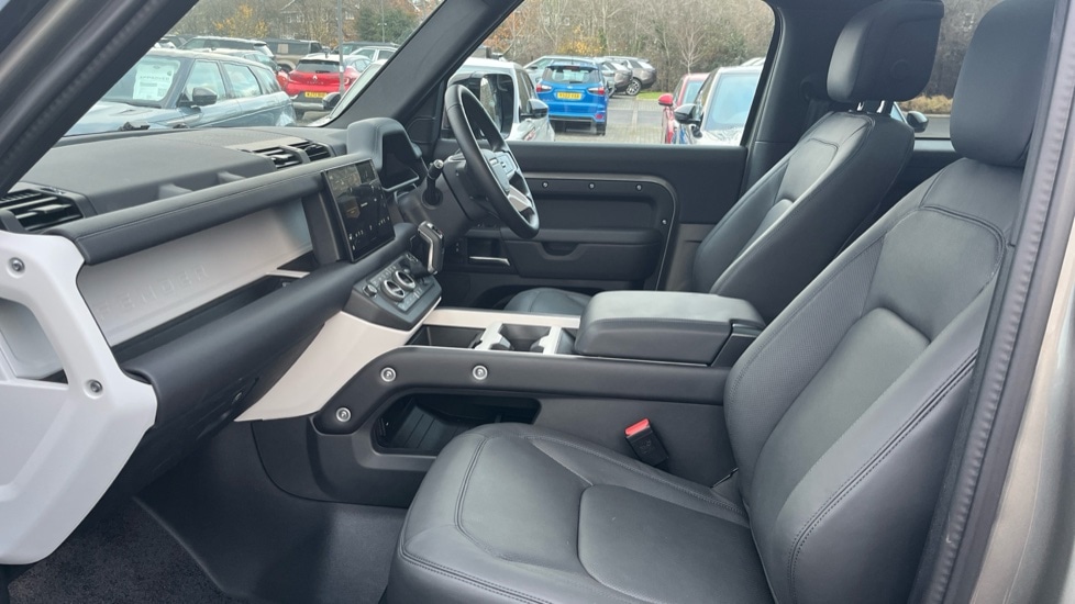 Used Land Rover Defender 2025 for sale - 76874945: Photo 3