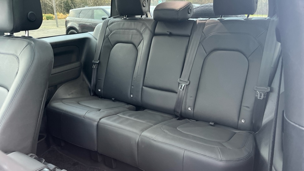 Used Land Rover Defender 2025 for sale - 76874945: Photo 4