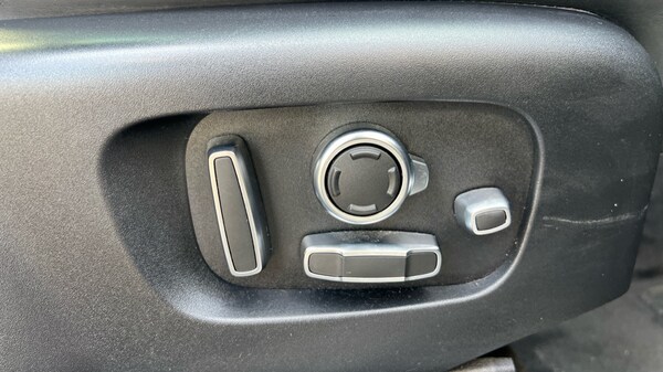 Used Land Rover Range Rover Velar 2024 for sale - 75710055: Photo 37