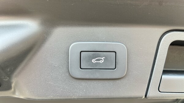 Used Land Rover Range Rover Velar 2024 for sale - 75710055: Photo 49